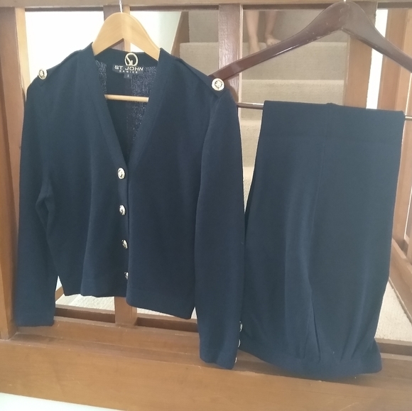 St. John Knit Classic Navy Blue Pant Suit SZ 4/S. - Picture 2 of 12